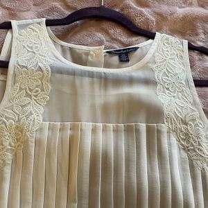 NWOT AMERICAN EAGLE  Pleated Top. Size M